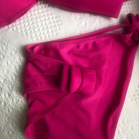 Bikini - Picture 3 of 5